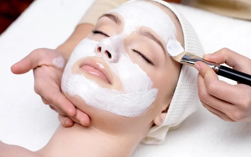 Qué beneficios tiene el uso de mascarillas faciales con ácido hialurónico